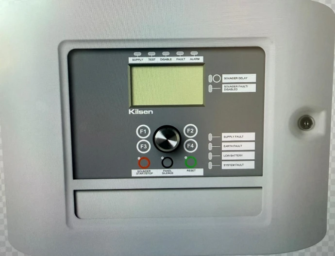 Frontal de la central Kilsen KFP-AF2 con display y teclado de maniobra